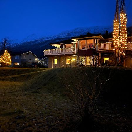 Liten Kjellerleilighet. Landlig Rolig Omrade. Tromsø Buitenkant foto